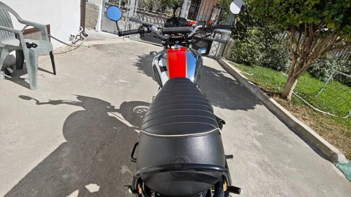 Royal Enfield Interceptor 650 (2021 - 26)  (4)