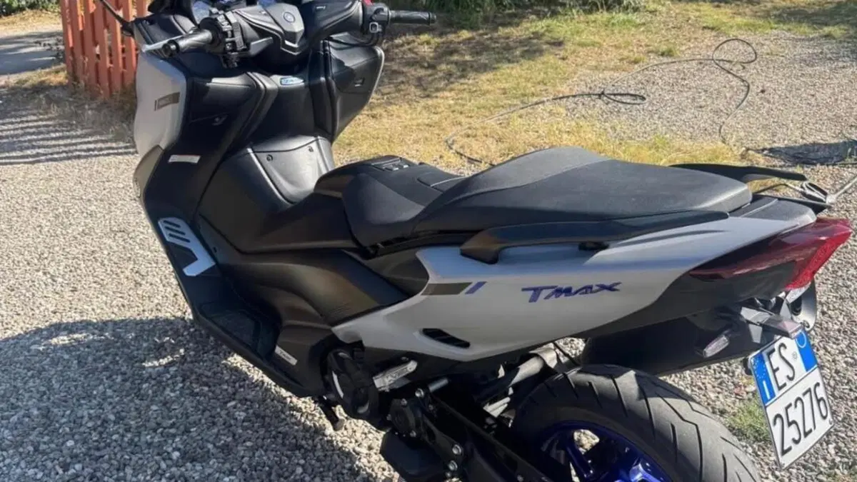 Yamaha T-Max 560 (2020 - 21)  (3)