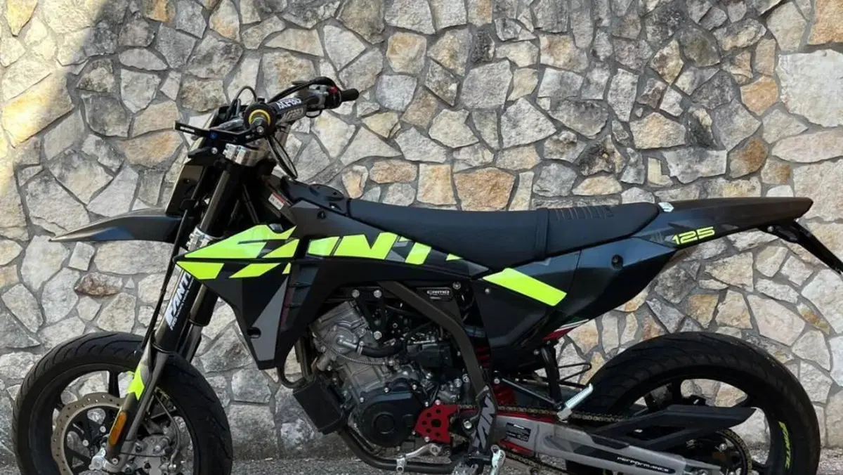 Fantic Motor XMF 125 Motard Performance 4T (2023 - 24)  (2)