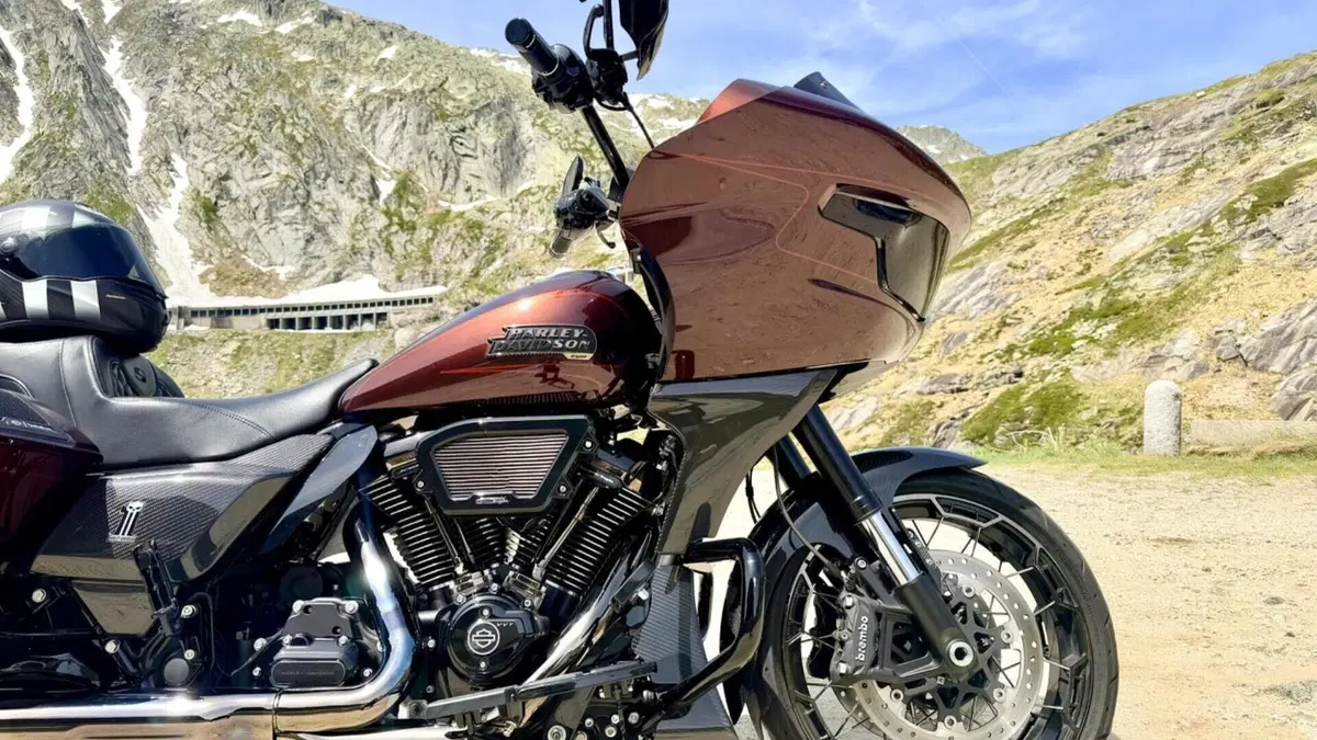 Harley-Davidson CVO Road Glide (2024)  (2)