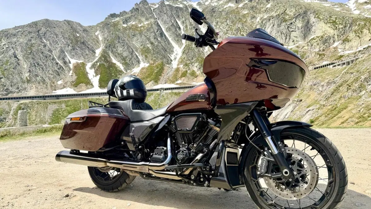 Harley-Davidson CVO Road Glide (2024)  (3)