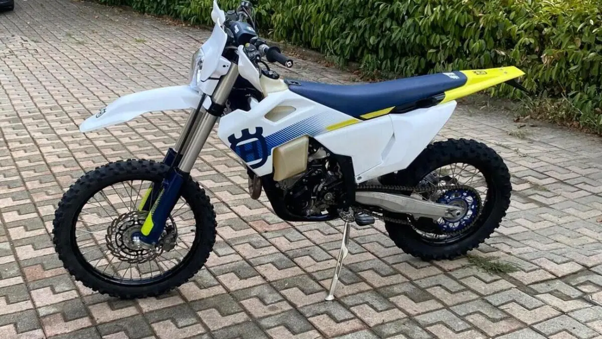 Husqvarna FE 250 (2024)  (2)