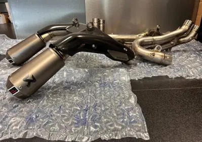 GRUPPO DI SCARICO COMPLETO IN TITANIO AKRAPOVIC PA - Annuncio 10092941