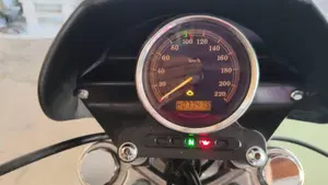 Harley-Davidson 883 Custom (2006 - 07) - XL 883C  (2)