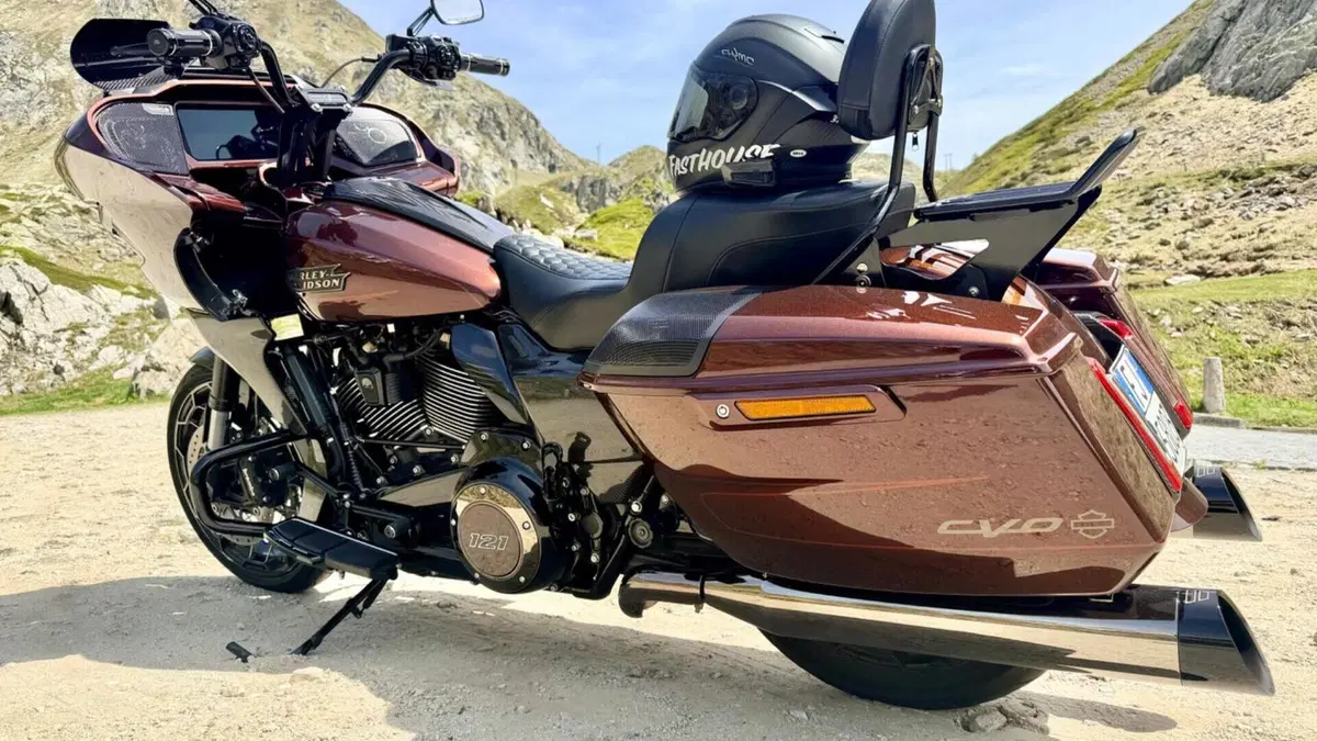 Harley-Davidson CVO Road Glide (2024)  (6)