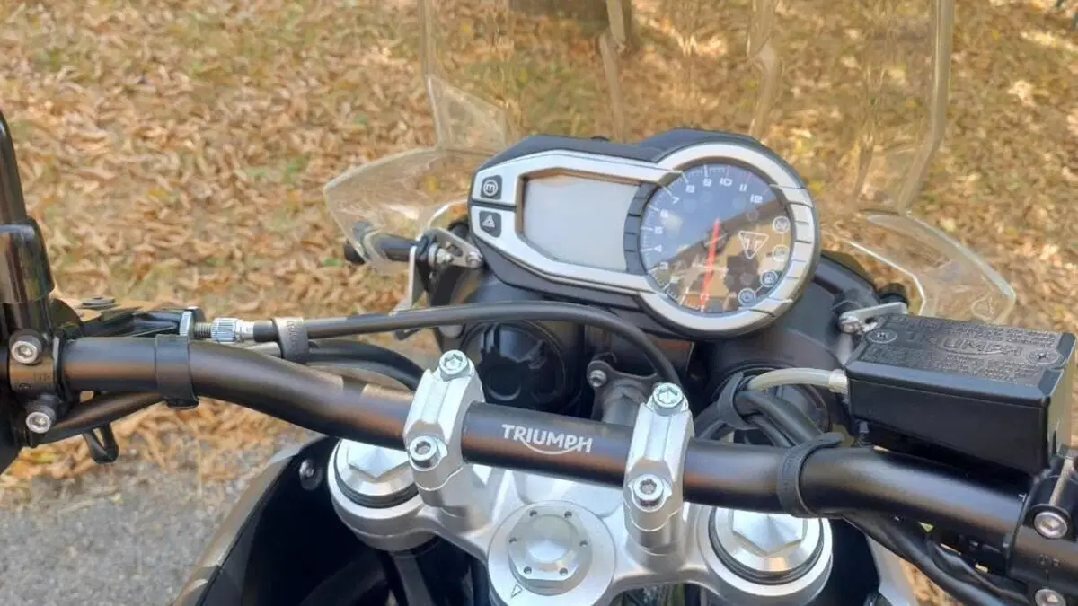 Triumph Tiger 800 XRx (2015 - 17)  (9)