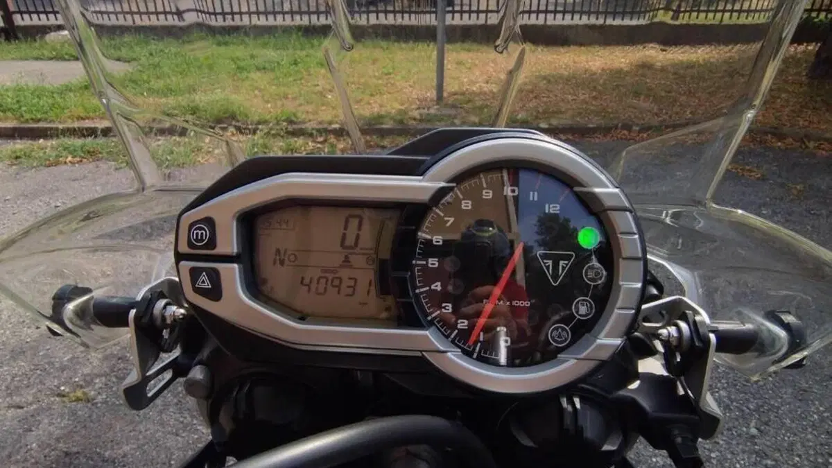 Triumph Tiger 800 XRx (2015 - 17)  (19)