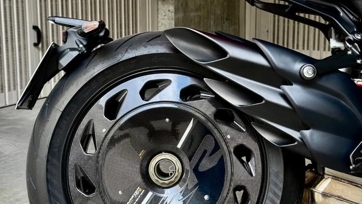 MV Agusta Dragster 800 RR Ottantesimo (2025 - 26)  (8)
