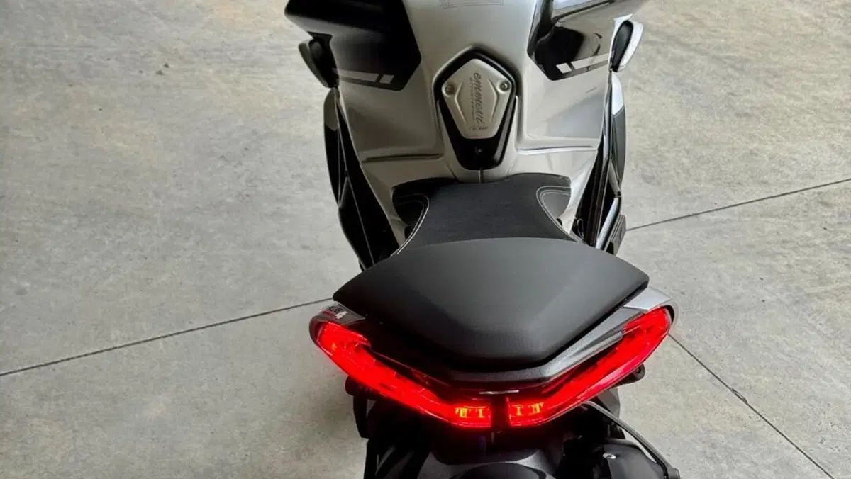 MV Agusta Dragster 800 RR Ottantesimo (2025 - 26)  (14)