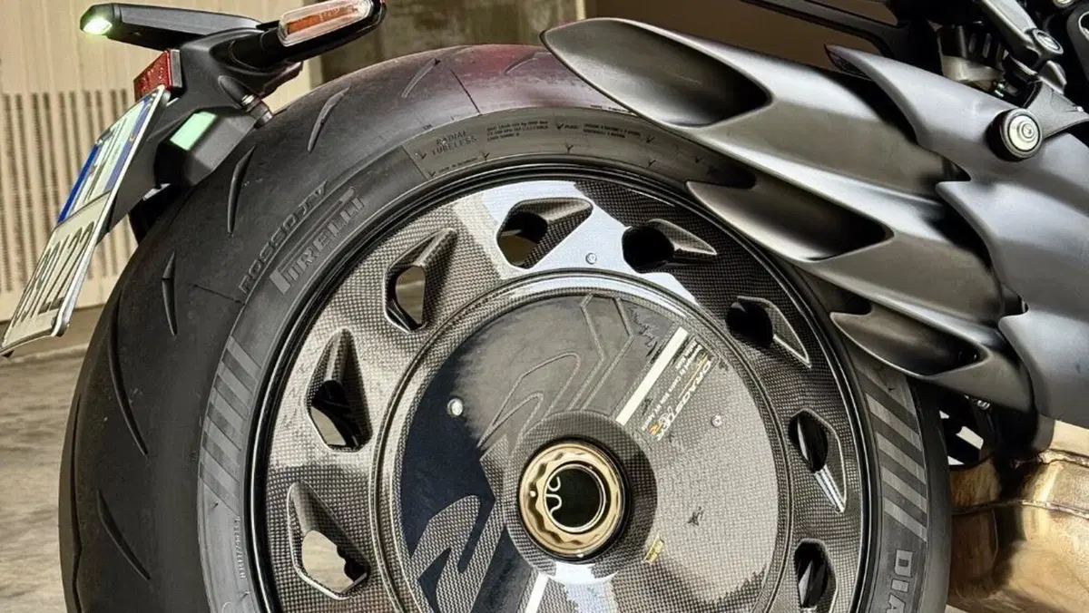MV Agusta Dragster 800 RR Ottantesimo (2025 - 26)  (15)