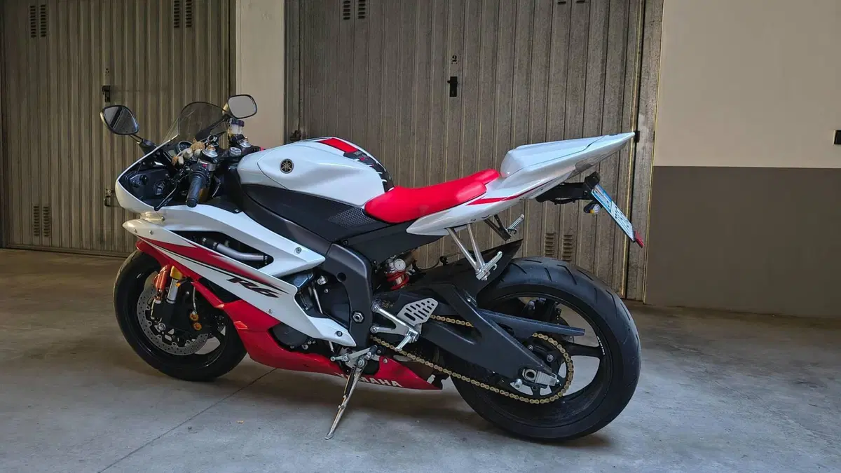 Yamaha YZF R6 (2006 - 07)  (2)