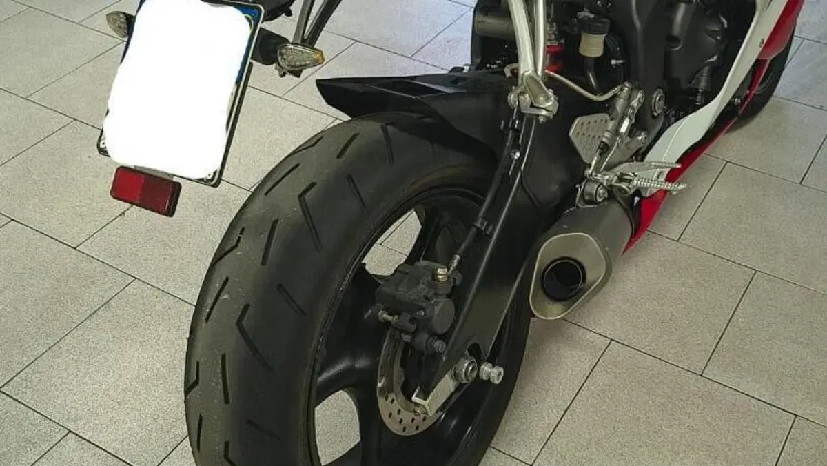 Yamaha YZF R6 (2006 - 07)  (5)