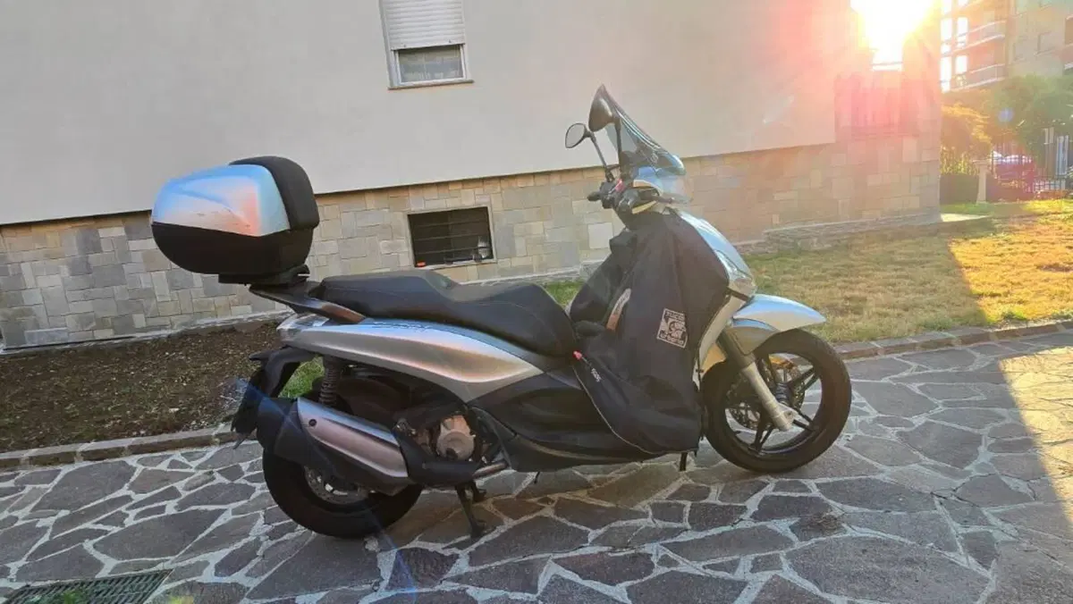 Piaggio Beverly 350 ABS (2016 - 20)  (7)