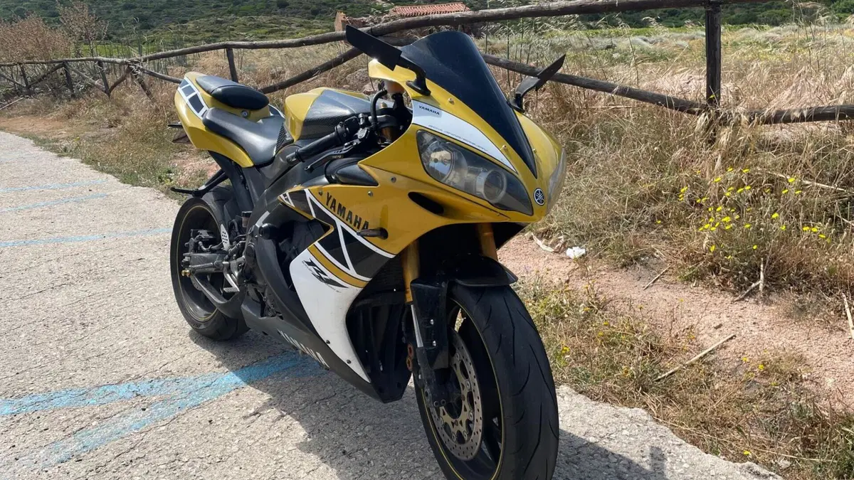Yamaha YZF R1 (2006 - 07)  (10)