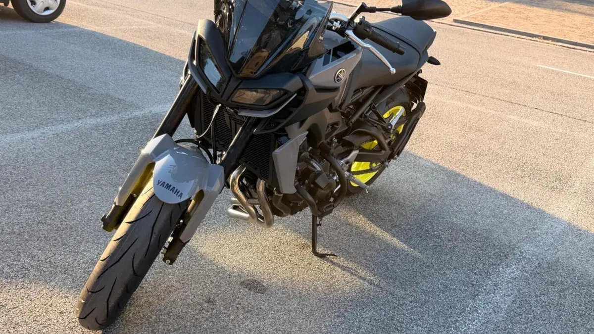 Yamaha MT-09 ABS (2016)  (2)