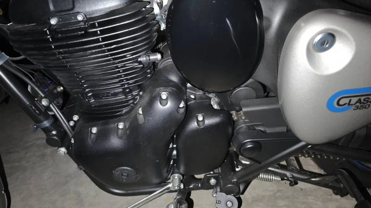 Royal Enfield Classic 350 (2021 - 26)  (2)