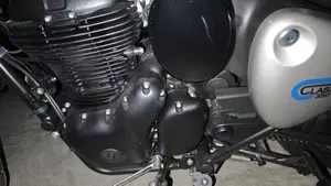 Royal Enfield Classic 350 (2021 - 26)  (2)