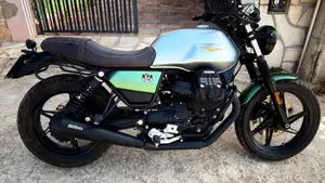 Moto Guzzi V7 Stone Centenario (2021 - 22)  (2)