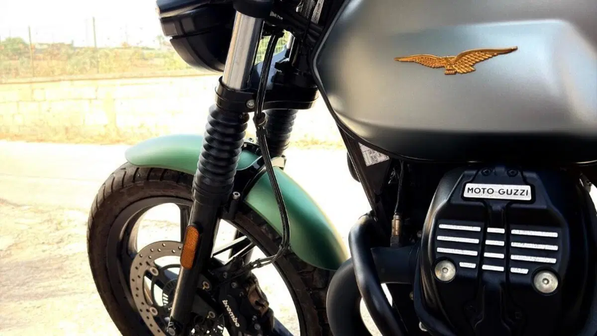 Moto Guzzi V7 Stone Centenario (2021 - 22)  (5)