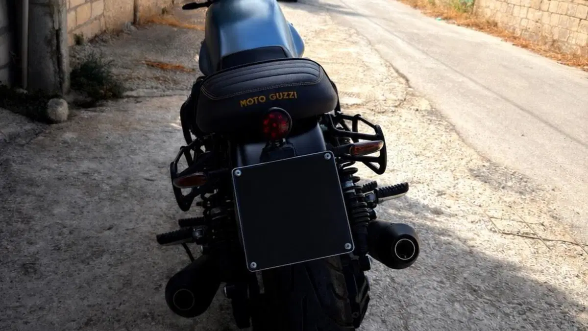 Moto Guzzi V7 Stone Centenario (2021 - 22)  (8)