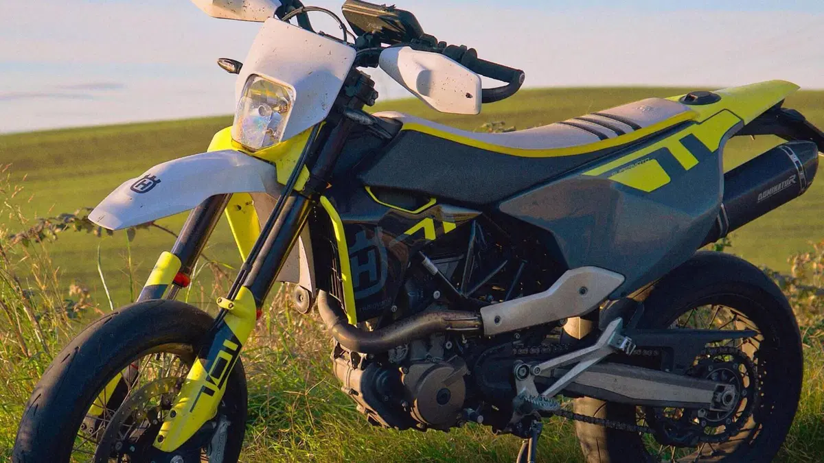 Husqvarna 701 Supermoto (2023 - 25)  (2)