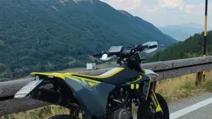 Husqvarna 701 Supermoto (2023 - 25)  (3)