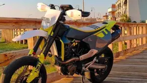 Husqvarna 701 Supermoto (2023 - 25)  (4)