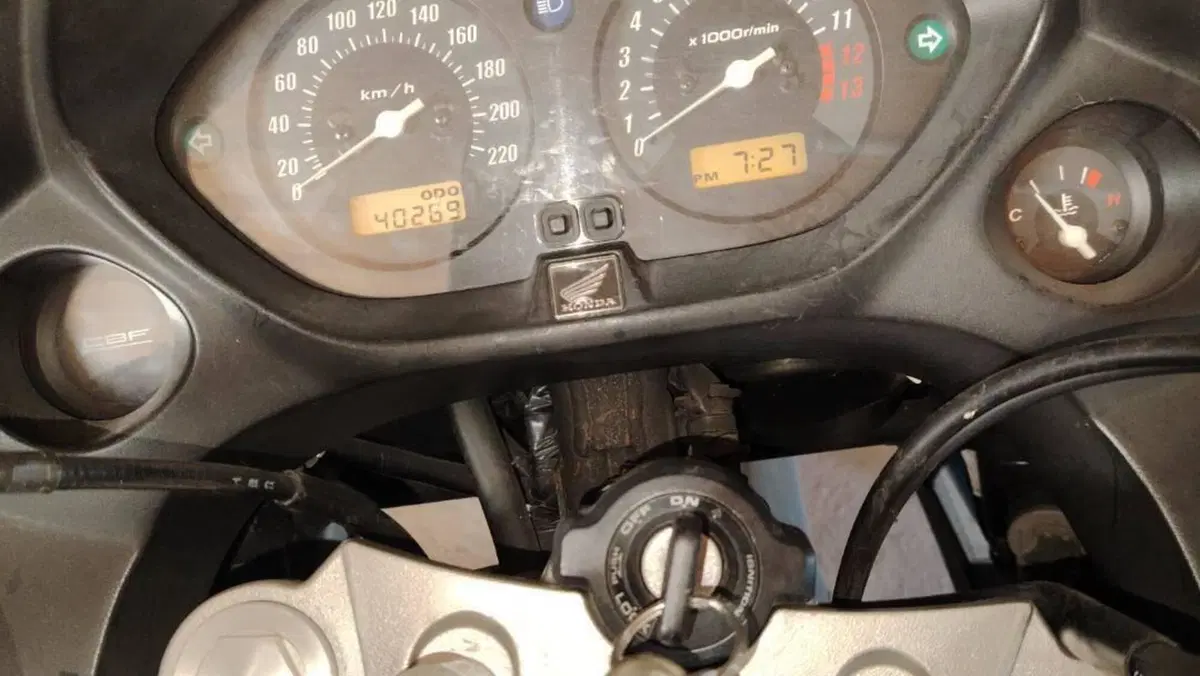 Honda CBF 600 (2004 - 06)  (4)