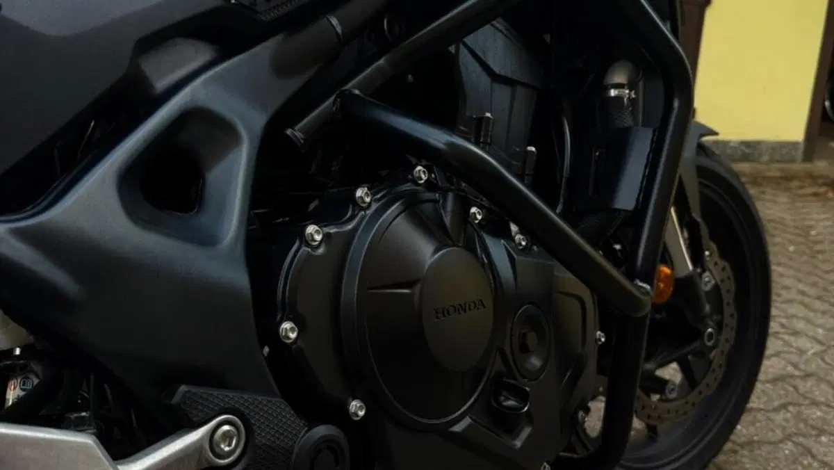 Honda CB 750 Hornet (2025)  (2)