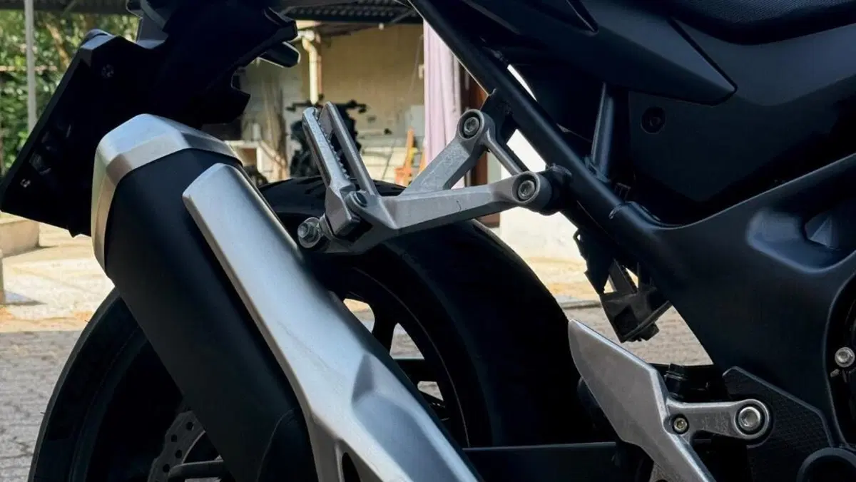 Honda CB 750 Hornet (2025)  (3)