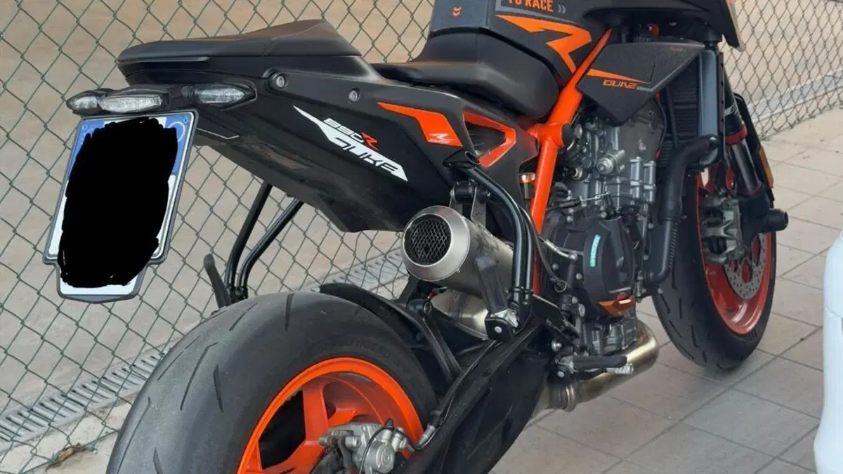 KTM 890 Duke R (2021)  (2)