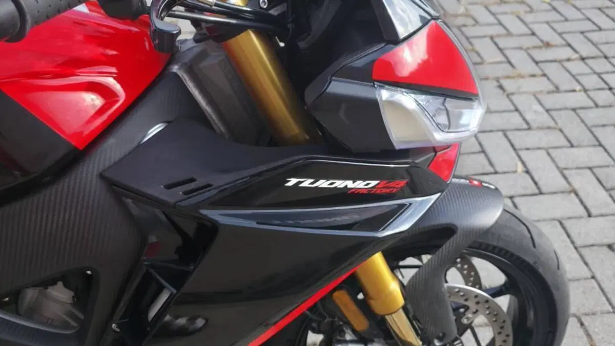 Aprilia Tuono V4 Factory SE-09 SBK (2024)  (2)