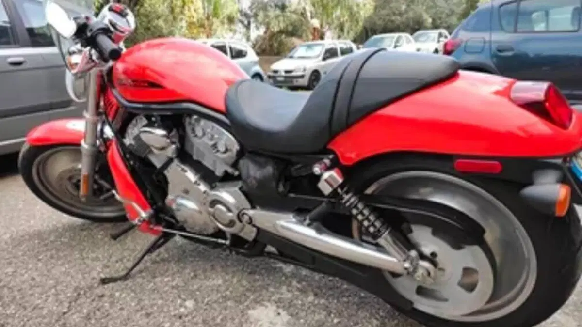 Harley-Davidson 1130 V-Rod (2002 - 05) - VRSCA  (2)