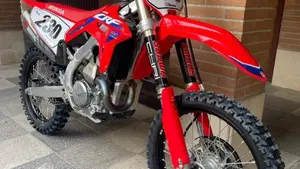 Honda CRF 250R (2023)  (3)