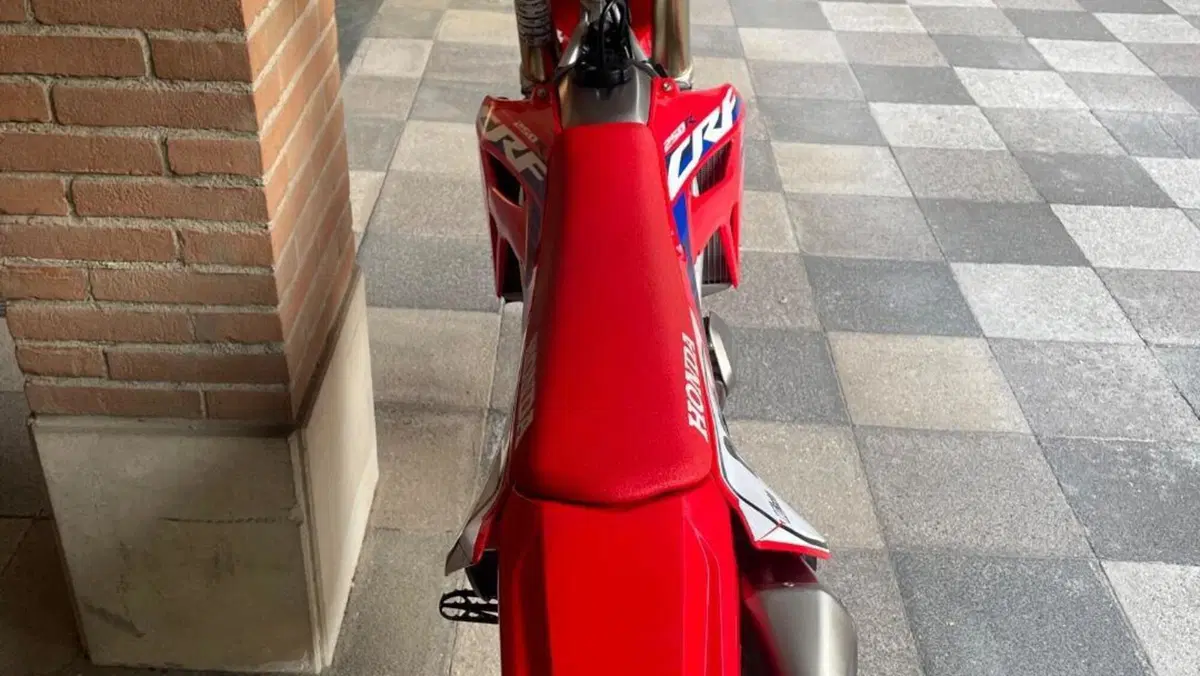 Honda CRF 250R (2023)  (7)