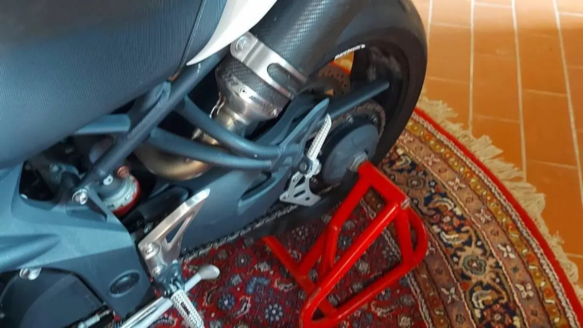 Triumph Speed Triple 1050 R ABS (2011 - 15)  (3)
