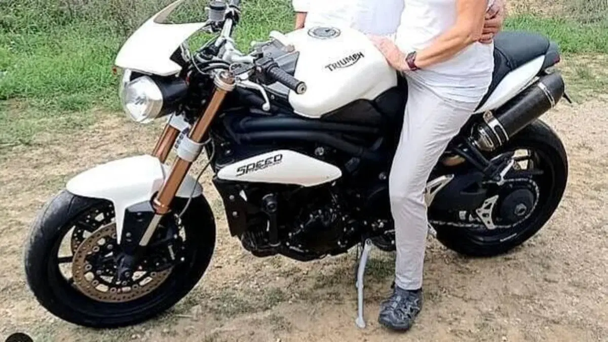 Triumph Speed Triple 1050 R ABS (2011 - 15)  (20)