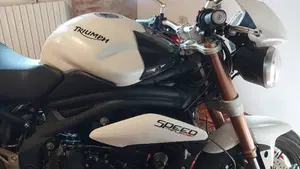 Triumph Speed Triple 1050 R ABS (2011 - 15)  (6)
