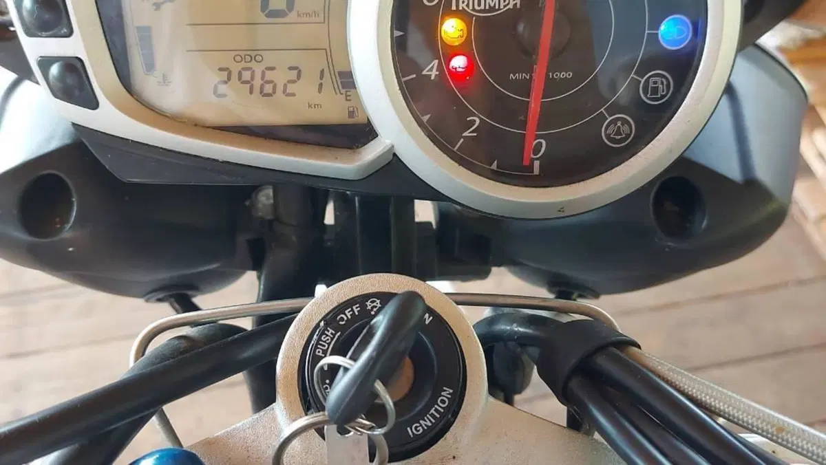 Triumph Speed Triple 1050 R ABS (2011 - 15)  (15)