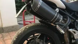 Triumph Speed Triple 1050 R ABS (2011 - 15)  (4)