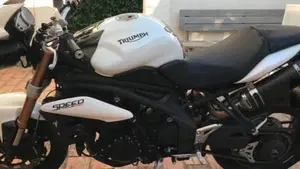 Triumph Speed Triple 1050 R ABS (2011 - 15) 