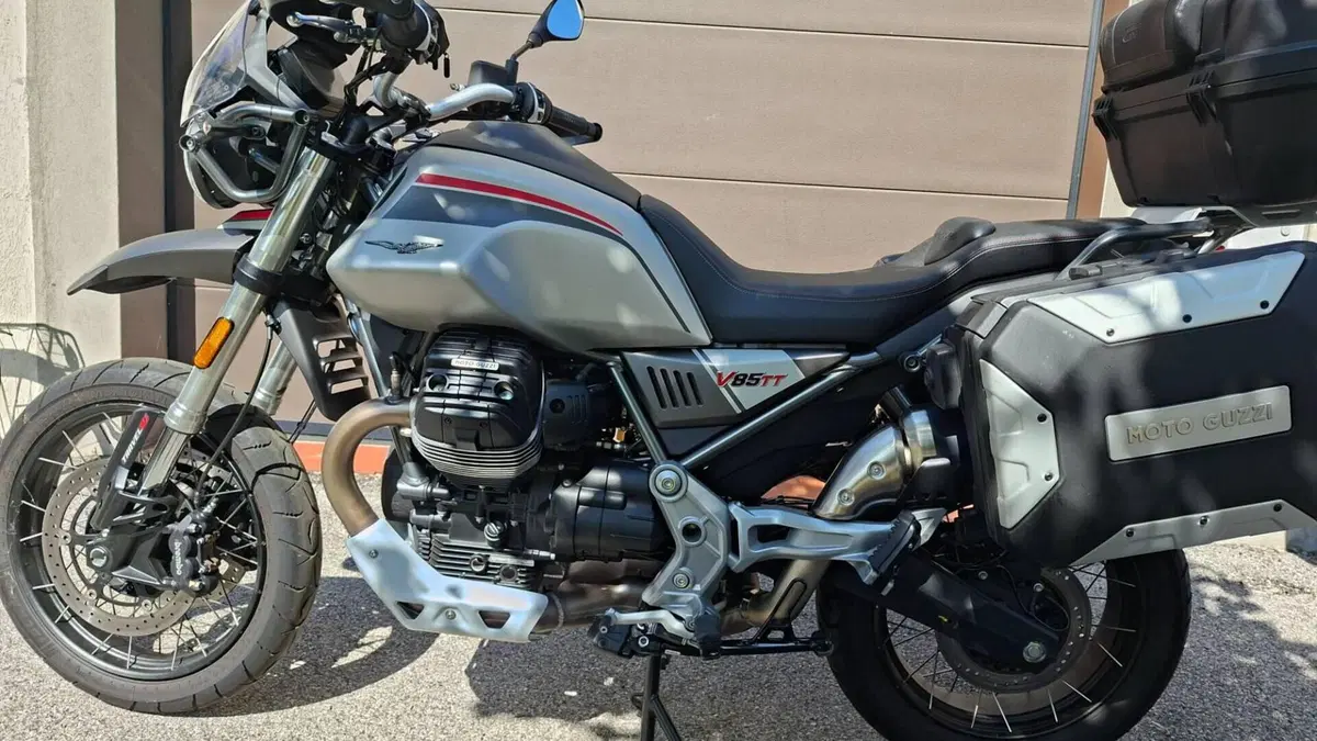 Moto Guzzi V85 TT Travel (2021 - 23)  (2)