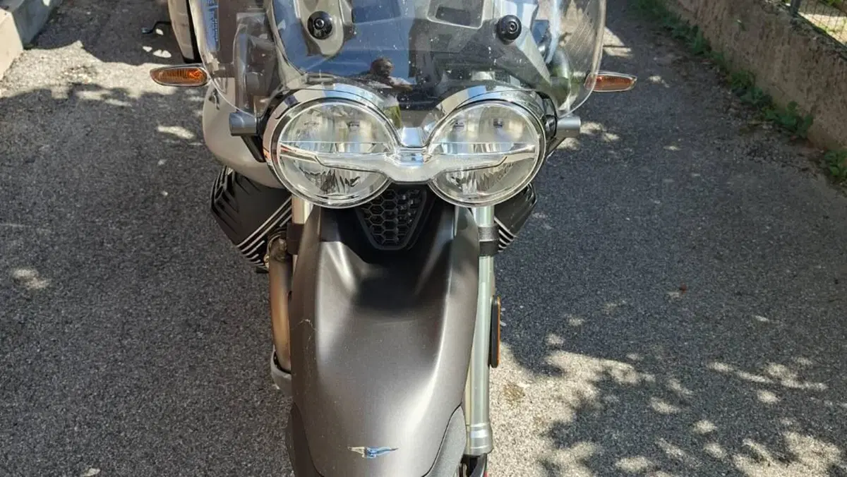 Moto Guzzi V85 TT Travel (2021 - 23)  (4)