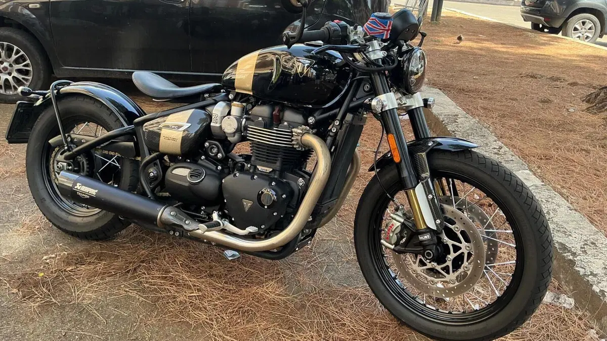Triumph Bonneville Bobber TFC (2025)  (2)