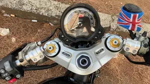 Triumph Bonneville Bobber TFC (2025)  (3)