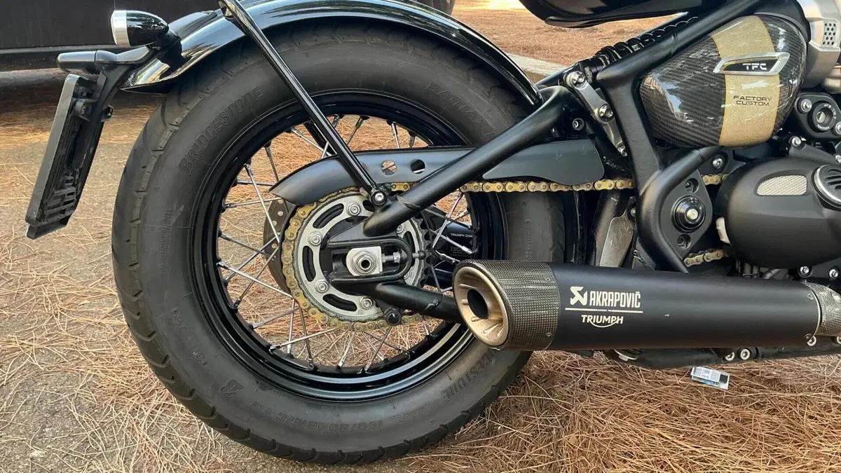 Triumph Bonneville Bobber TFC (2025)  (5)