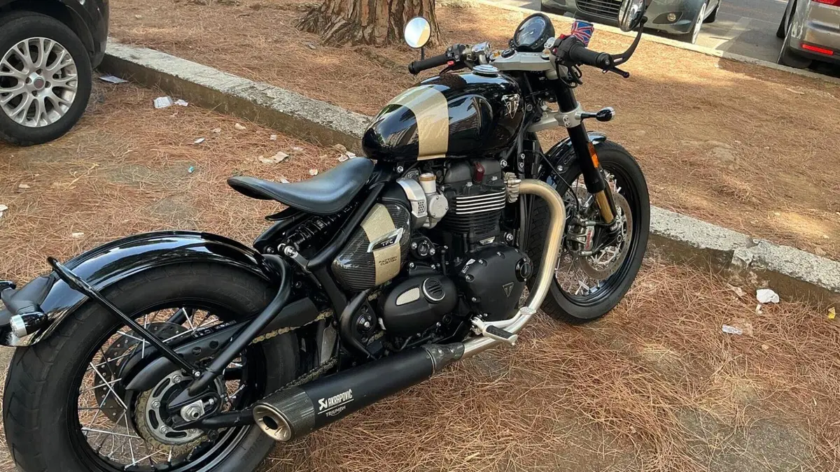 Triumph Bonneville Bobber TFC (2025)  (9)