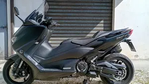 Yamaha T-Max 560 (2020 - 21)  (2)