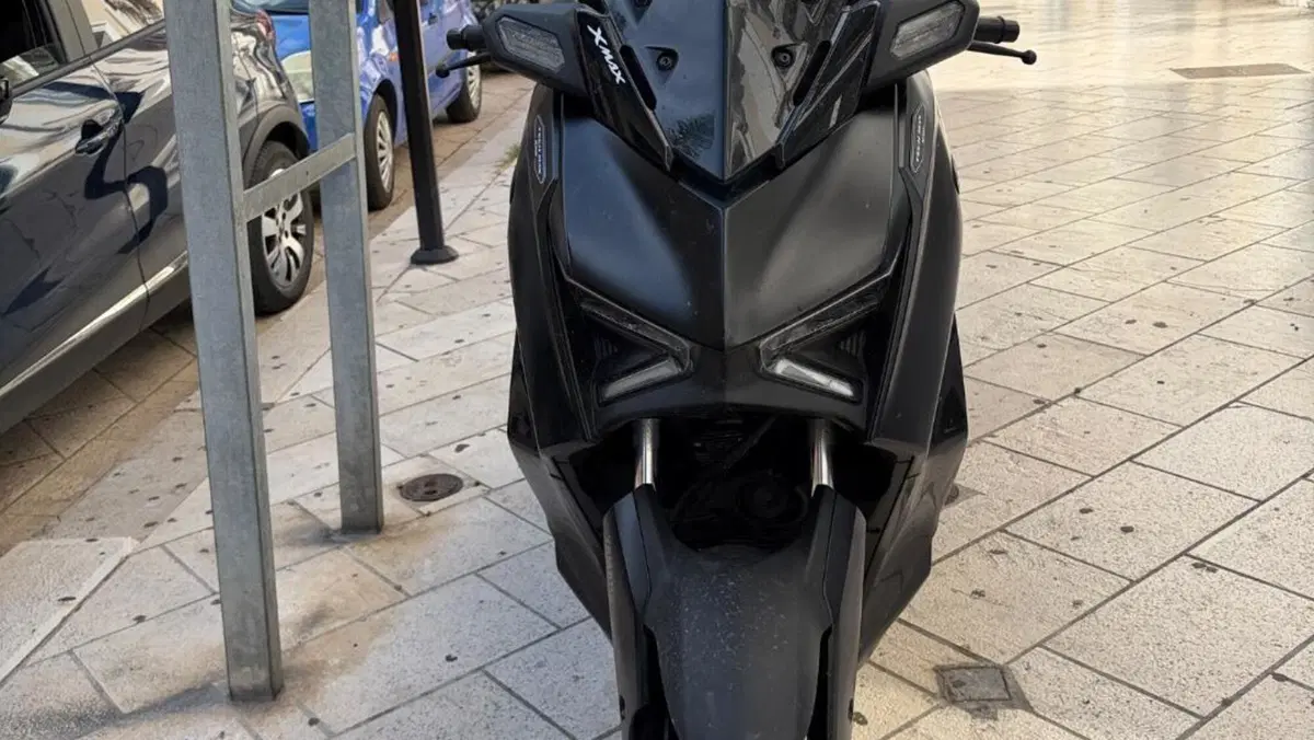 Yamaha X-Max 300 Tech Max (2025 - 26)  (2)