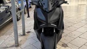 Yamaha X-Max 300 Tech Max (2025 - 26)  (2)